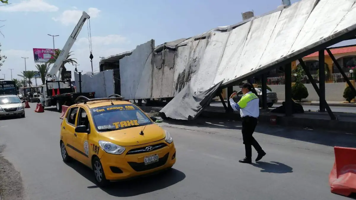 25 Colapsa paradero del Metrobús